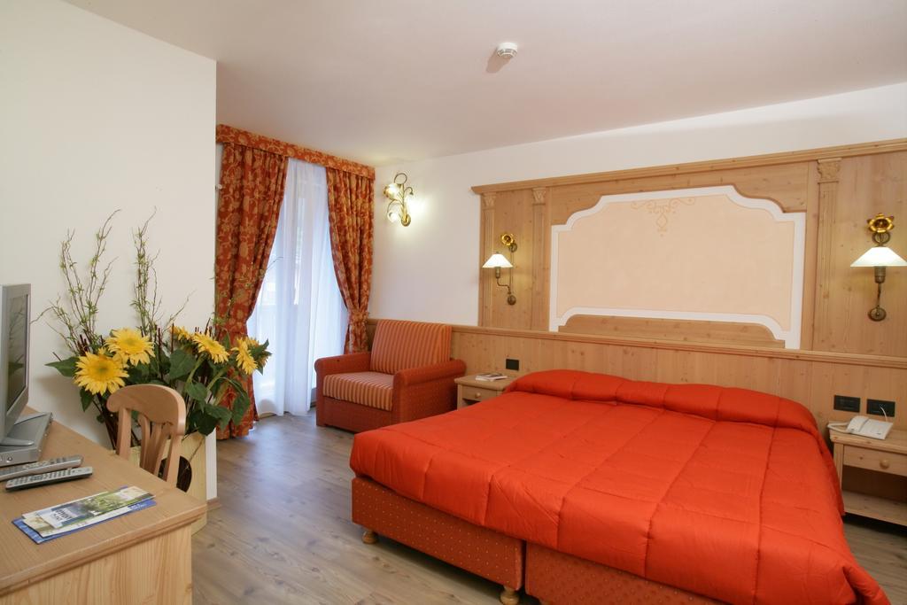 Hotel Garni La Roccia Andalo Habitación foto